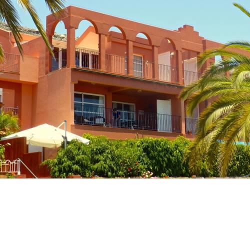 Apartamento con terraza y vistas al mar
