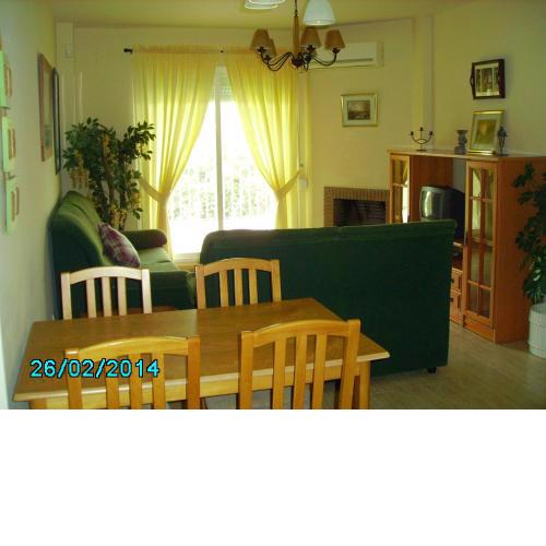 Apartamento con vistas al mar y piscina/ gran terraza con barbacoa