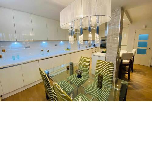Apartamento de lujo en Fuengirola primera planta por escalera