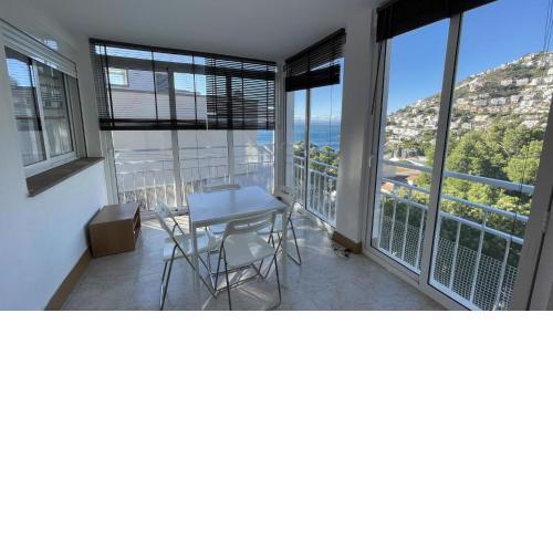 Apartamento en Canyelles playa con vistas al mar