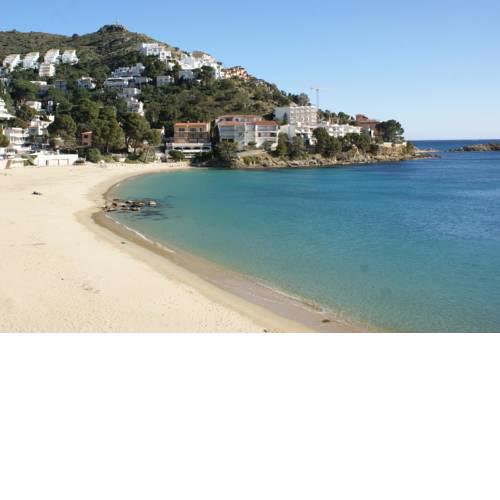 Apartamento en Roses con vistas a la montaña y piscina comunitaria