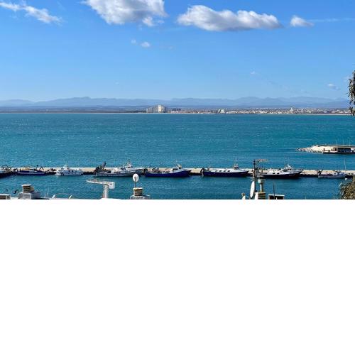 Apartamento en Roses con vistas a mar y al puerto