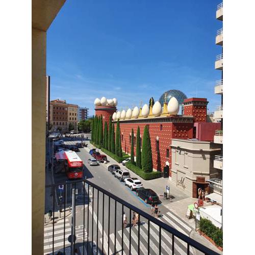 Apartamento enfrente del Museo Dalí