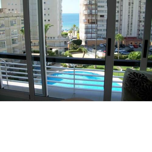 Apartamento Mediterraneo, muy centrico, en Plaza Triangular, soleado, con jardines y piscina y la playa enfrente andando, con parking exterior comunitario