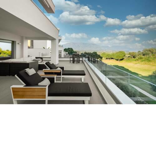 Apartamento moderno en primera línea de golf con una gran terraza soleada