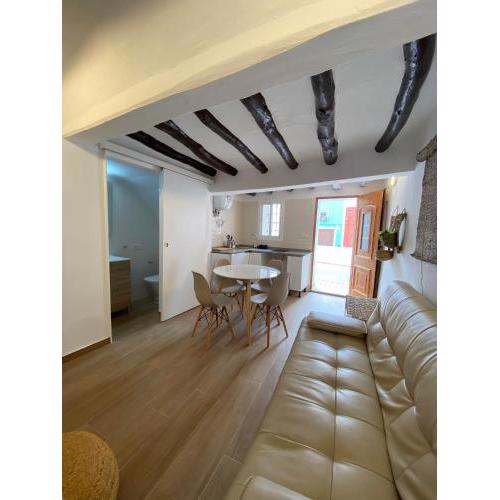 Apartamento Planta Baja Muy Cerca De La Playa, Casco Antiguo.