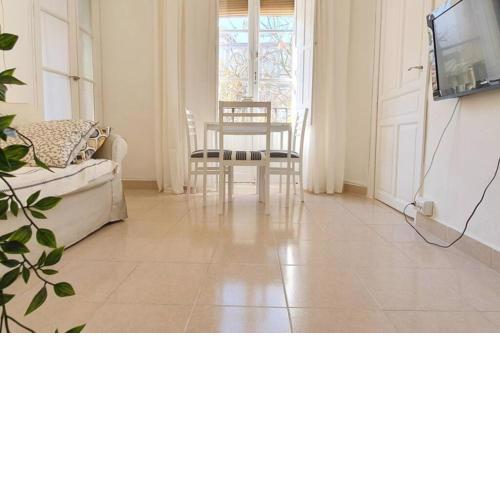 Apartamento suite San Roque. Street Lecha Marzo.