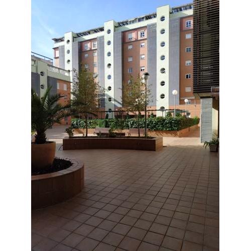 Apartamento Tres dormitorios PARKING GRATIS 4 minutos airport