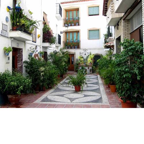 Apartamentos en casco antiguo de Almuñécar con vistas al parque El Majuelo