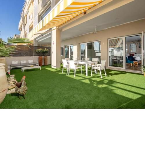 Apartamentos LOLA y MANUELA en primera línea playa Carihuela con excelente Terraza-jardin de 80 m2 frente al Mar con aparcamiento privado Ideal para descansar oyendo las olas del Mar