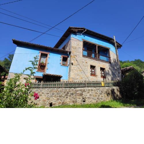 Apartamentos Rurales La Caviana