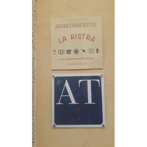 Apartamentos y Estudios LA RISTRA