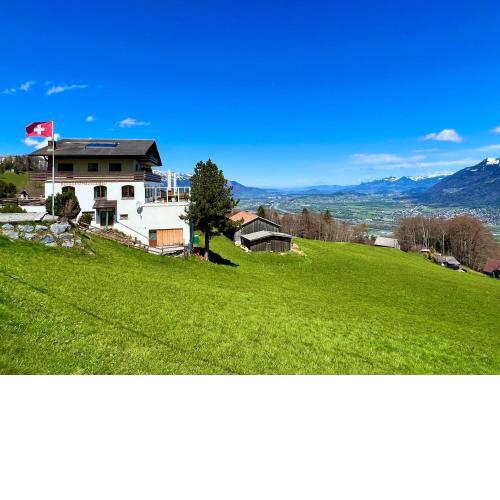 Aparthotel-Almgasthaus Gemsli - A bisal Österreich überm Schweizer Rheintal