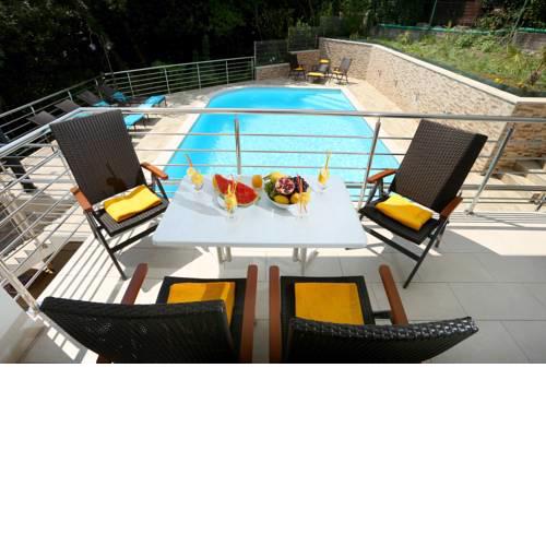 Aparthouse with Pool "Susi"