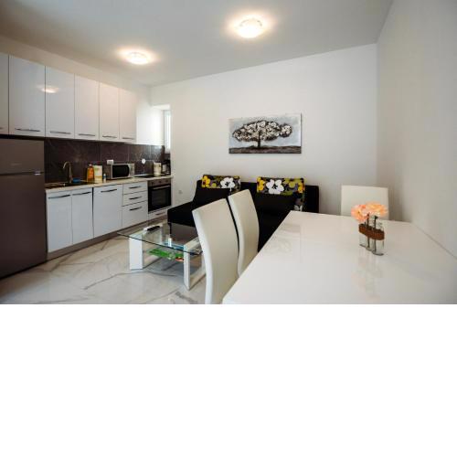 Apartman M with balkon