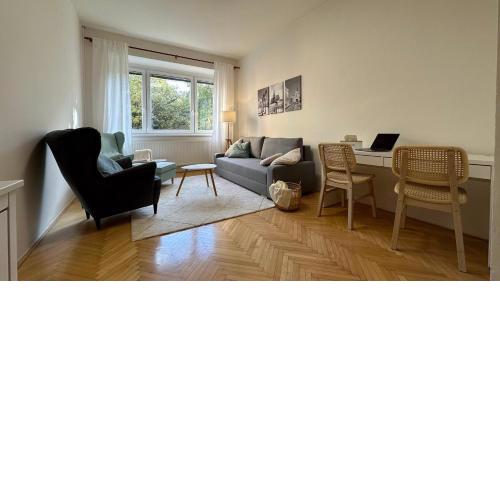 Apartmán s balkonem u parku & 15 minut do centra