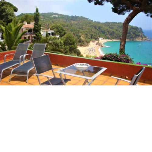 Apartment - 1 Bedroom with Pool and Sea views young people group not allowed - 07517