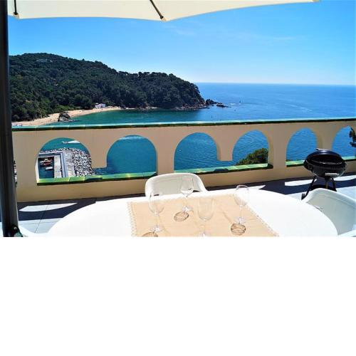 Apartment - 1 Bedroom with Pool and Sea views young people group not allowed - 08132