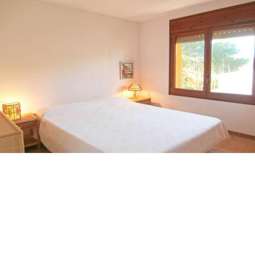 Apartment - 2 Bedrooms with Pool and WiFi young people group not allowed - 04684
