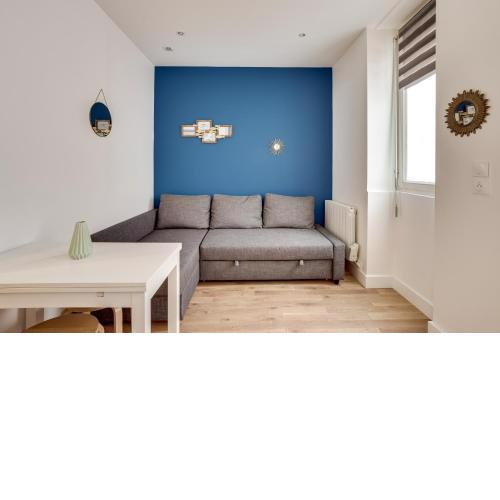 Apartment 3 people close Eiffel Tower by Weekome
