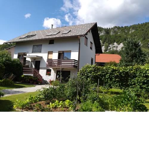 Apartment Ajdna / Whole flat in a house close to Bled
