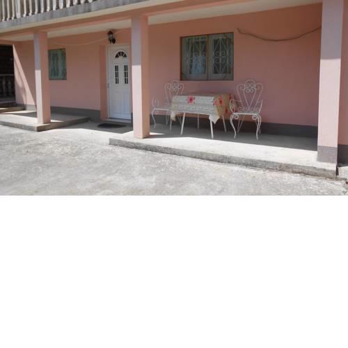 Apartment and Rooms Novka