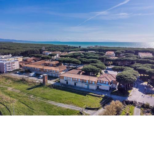 Apartment Appartamento La Cecinese by Interhome