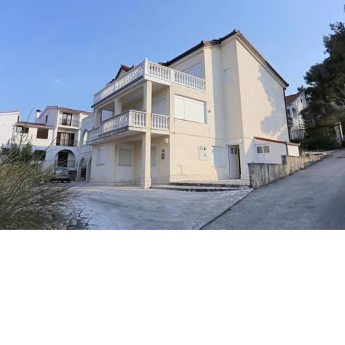 Apartment Arbanija 10347b