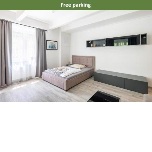 Apartment by the metro with private parking