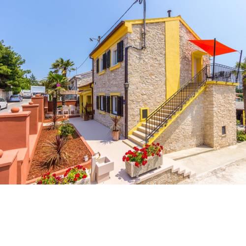Apartment CASA LUNGOMARE