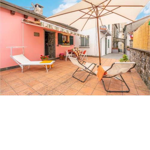 Apartment Cembrano Maissana -SP- with a Fireplace 193