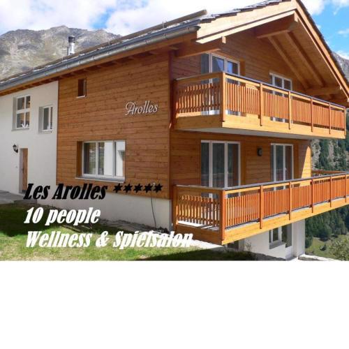 Apartment Chalet Les Arolles by Interhome