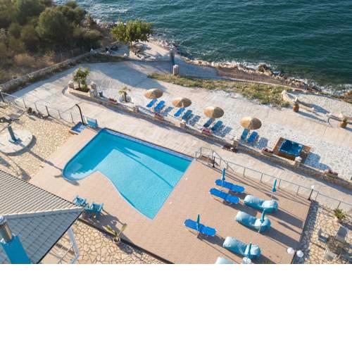 Apartment, directly on private beach, swimming pool + jacuzzi on Amvrakikos Bay