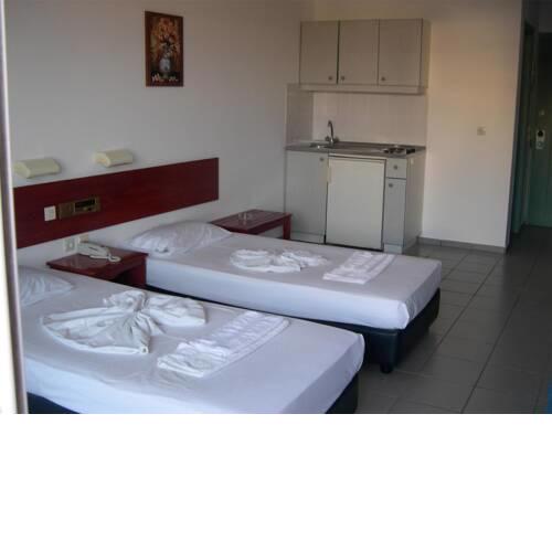 Apartment for 3 persons, with swimming pool, near the beach