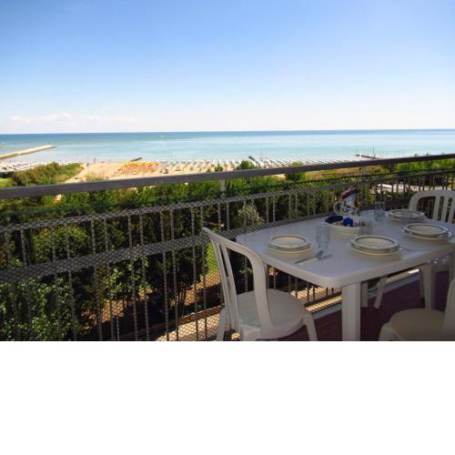 Apartment For 4 People With Sea View