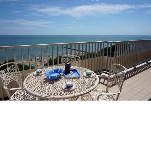 Apartment For 5 People Near The Beach