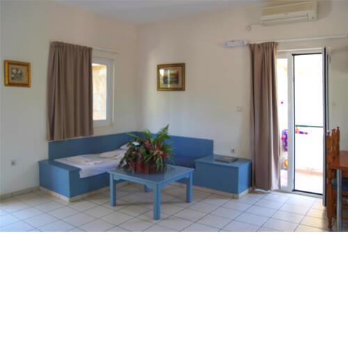 Apartment for 5 persons, with swimming pool, near the beach