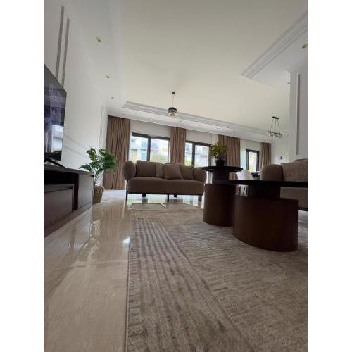 Apartment for rent westown- Beverly Hills View landscape