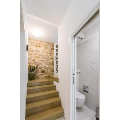 Apartment house Mira