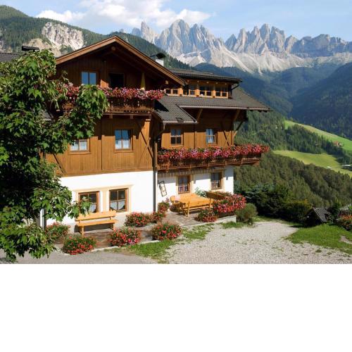 Apartment house Niedermunthof, Funes