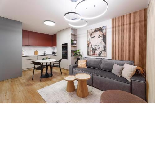 Apartment Hurbanova, 24h self check-in, private parking, AC, next to City Park, 10 mins to City Square