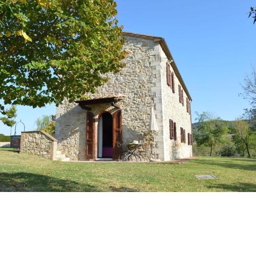 Apartment in Asciano with Shared Panoramic Swimming Pool