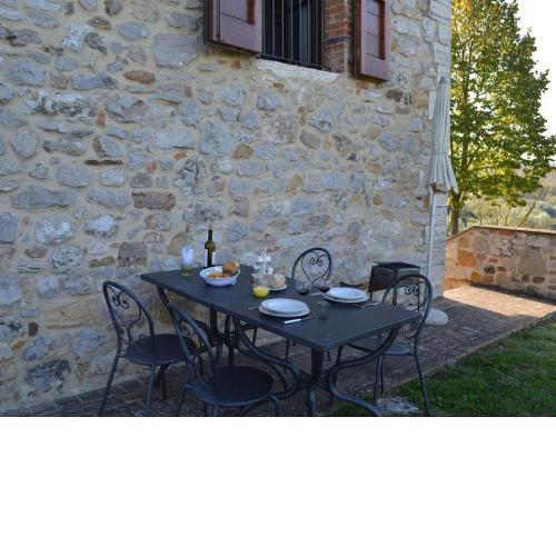 Apartment in Asciano with Shared Panoramic Swimming Pool