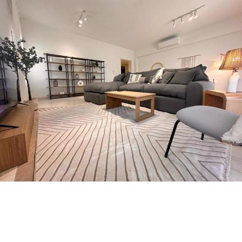 Apartment in boulevard overlooking swimming pool
