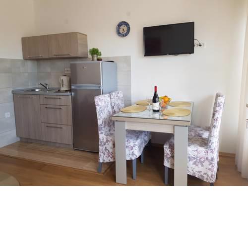 Apartment in Budva with sea view, 150m from the beach