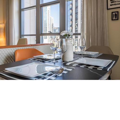Apartment in Downtown with Study Room