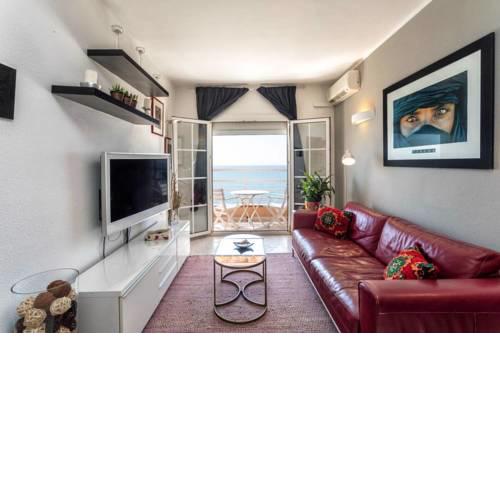 Apartment in front of the Beach
