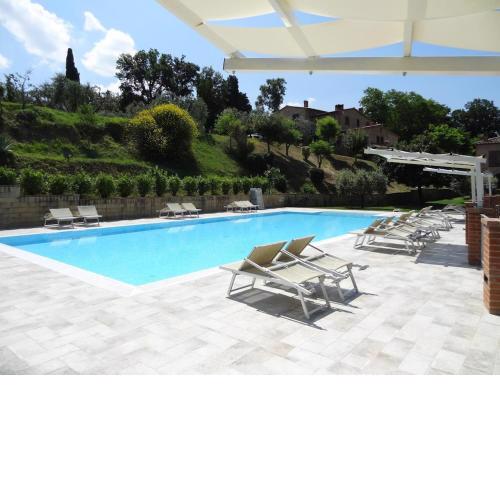 Apartment in Loro Ciufferna with communal terrace