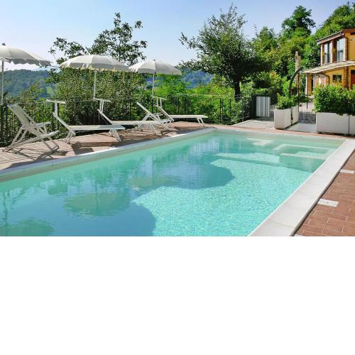 Apartment in Montefortino with communal pool