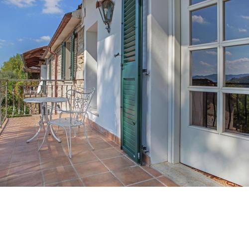 Apartment in quiet and green environment with swimming pool